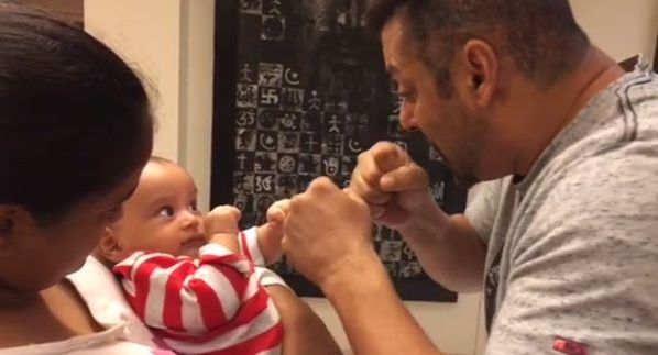 8 Candid Pictures To Prove That Salman Khan Is Fond Of Kids