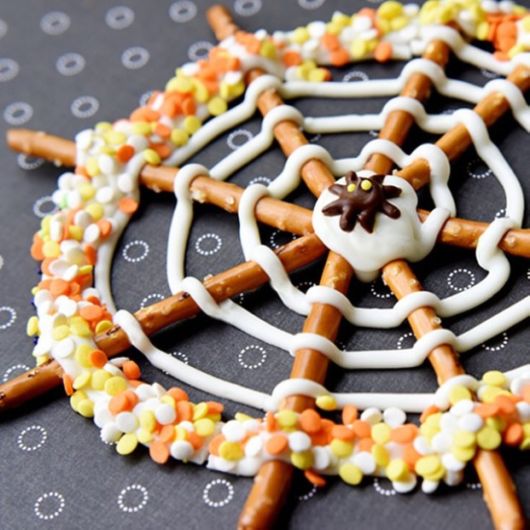 Frightfully Tasty Halloween Snack Ideas | Funzug.com