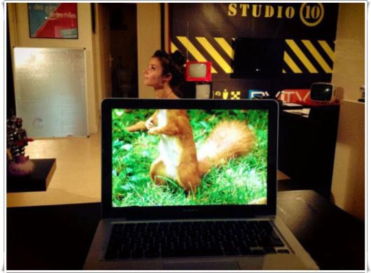 Funny Office Foto Bombing