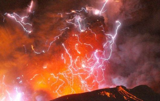 Amazing Volcano Lightning