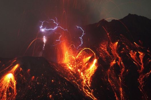 Amazing Volcano Lightning