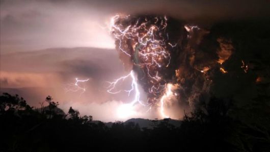 Amazing Volcano Lightning