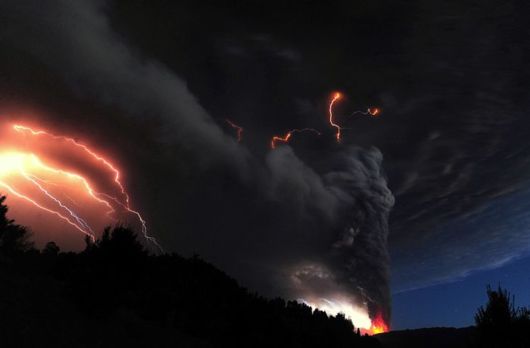 Amazing Volcano Lightning