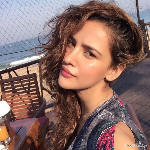 Namaste England Girl Aisha Sharma With Akshay Kumar