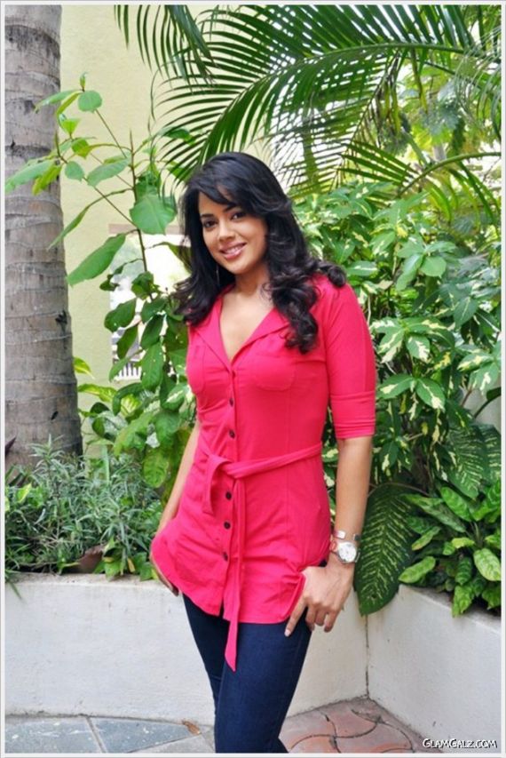 Desi Girl Sameera Reddy Photoshoot