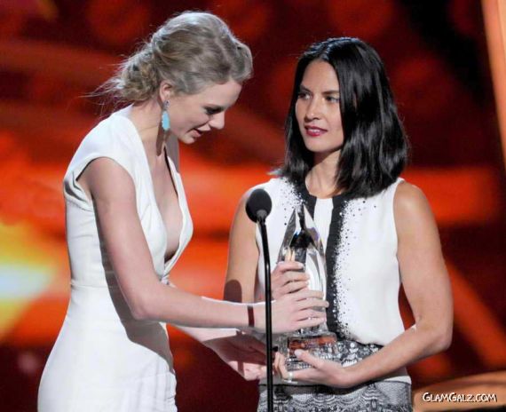 Taylor Swift At The Peoples Choice Awards