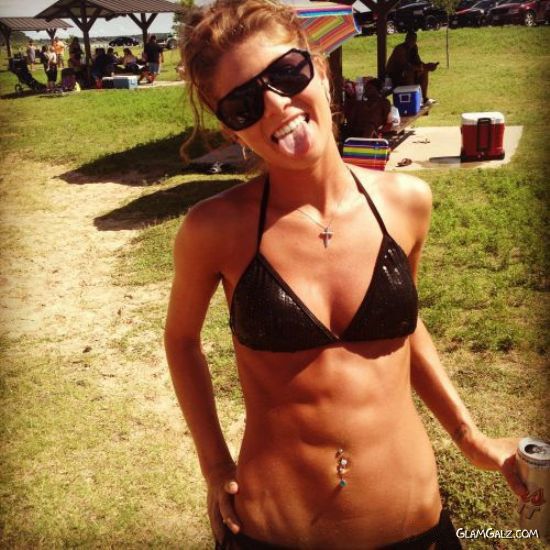 Amazing Galz With 6 Pack Abs