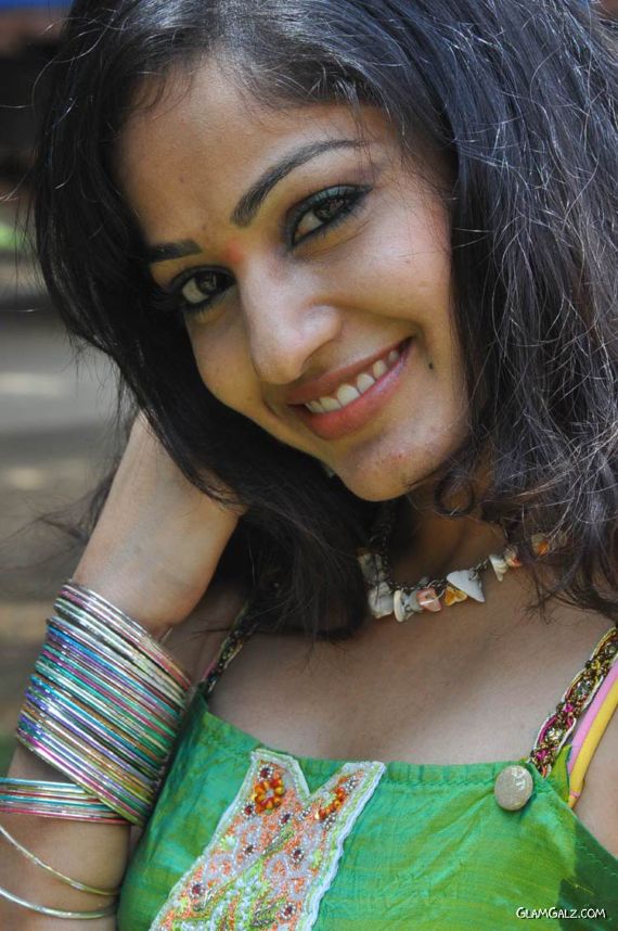 Beautiful Tolly Actress Madhavi Latha
