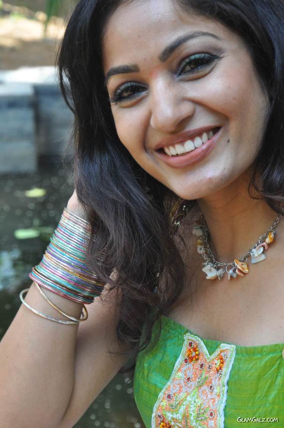 Beautiful Tolly Actress Madhavi Latha