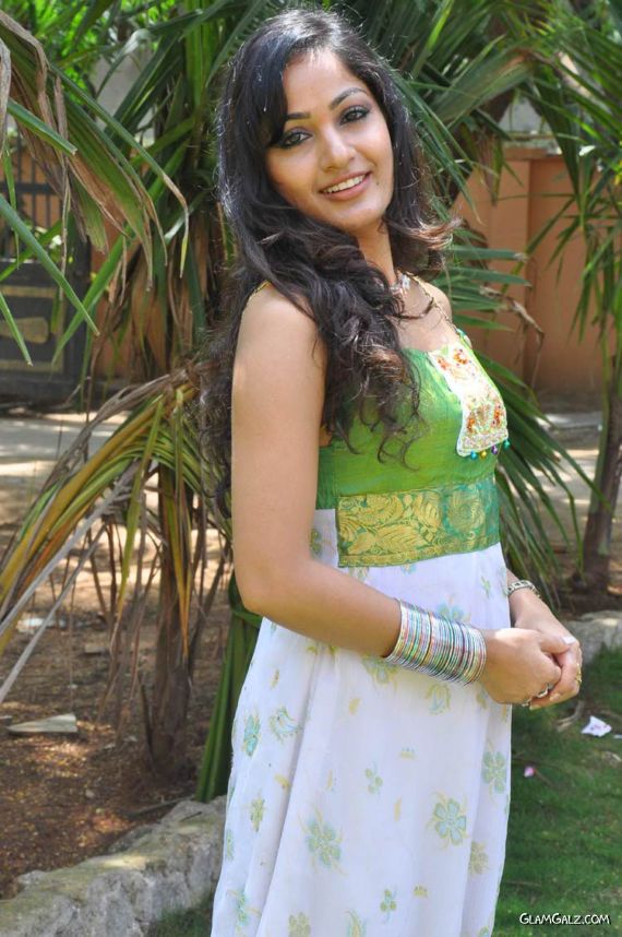 Beautiful Tolly Actress Madhavi Latha