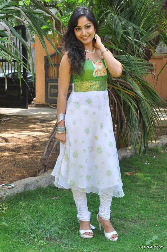 Beautiful Tolly Actress Madhavi Latha