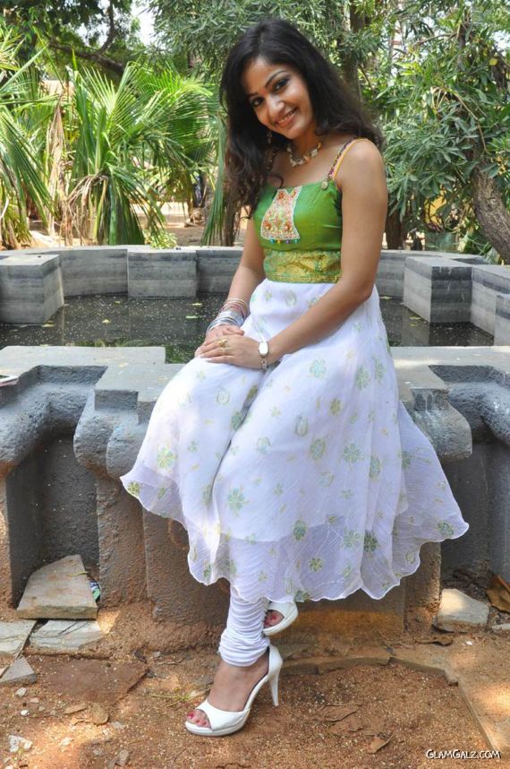 Beautiful Tolly Actress Madhavi Latha