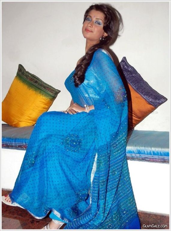 Gorgeous Madhurima Glowing In Saree