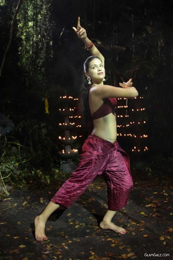 Shraddha Das In Awesome Dance Poses