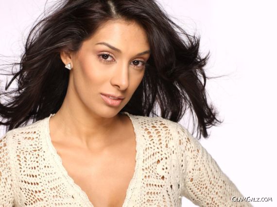 Click to Enlarge - Preeti Desai Wallpapers Gallery