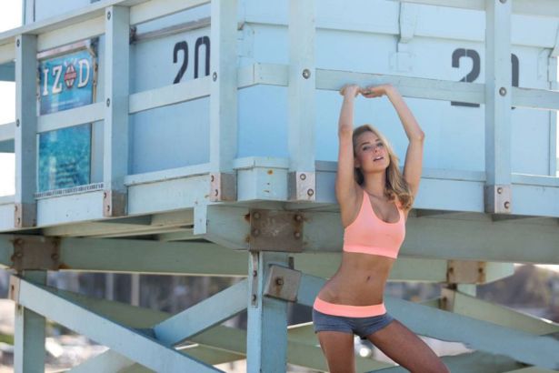 Kimberley Garner Photoshoot At Santa Monica Beach