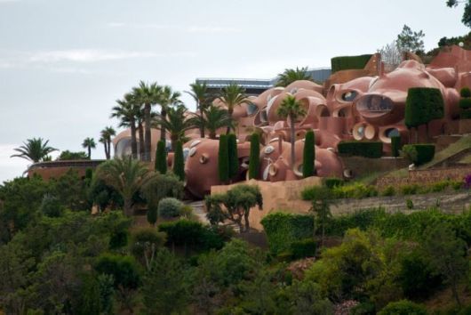 The Amazing Pierre Cardin's Palace