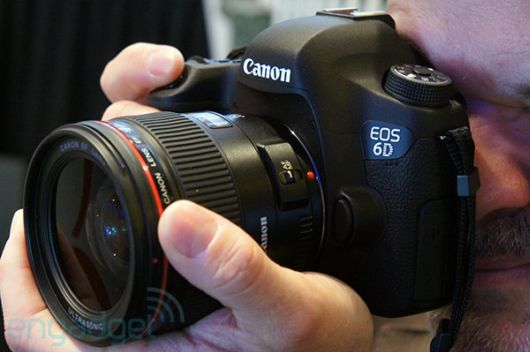 Canon Reveals Worlds Smallest And Lightest Camera